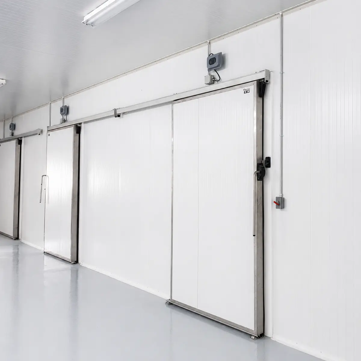 Paneles aislados para refrigeración industrial LEAHO